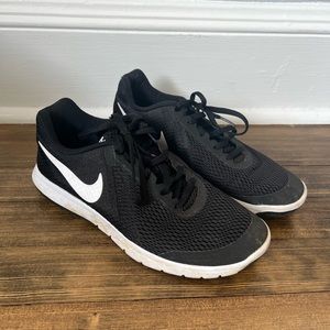 Women’s Nike Black Sneakers